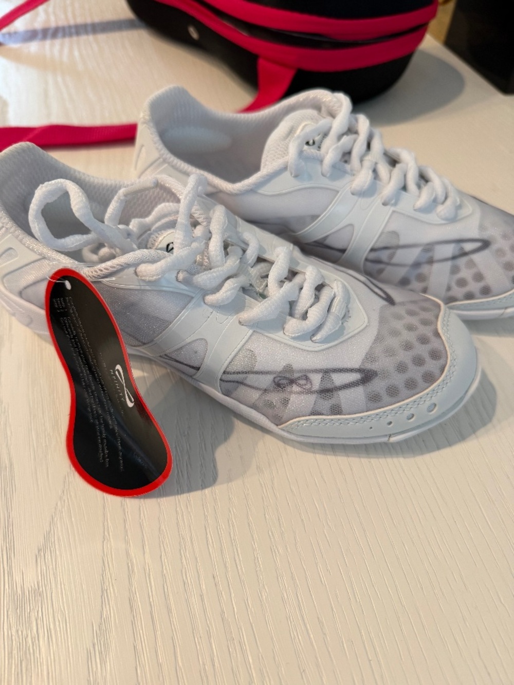 White Nfinity Vengeance size 4 NWT